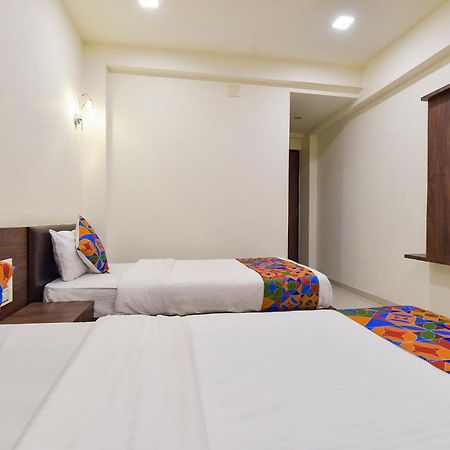 Fabhotel A1 Plaza Ахмедабад Екстериор снимка