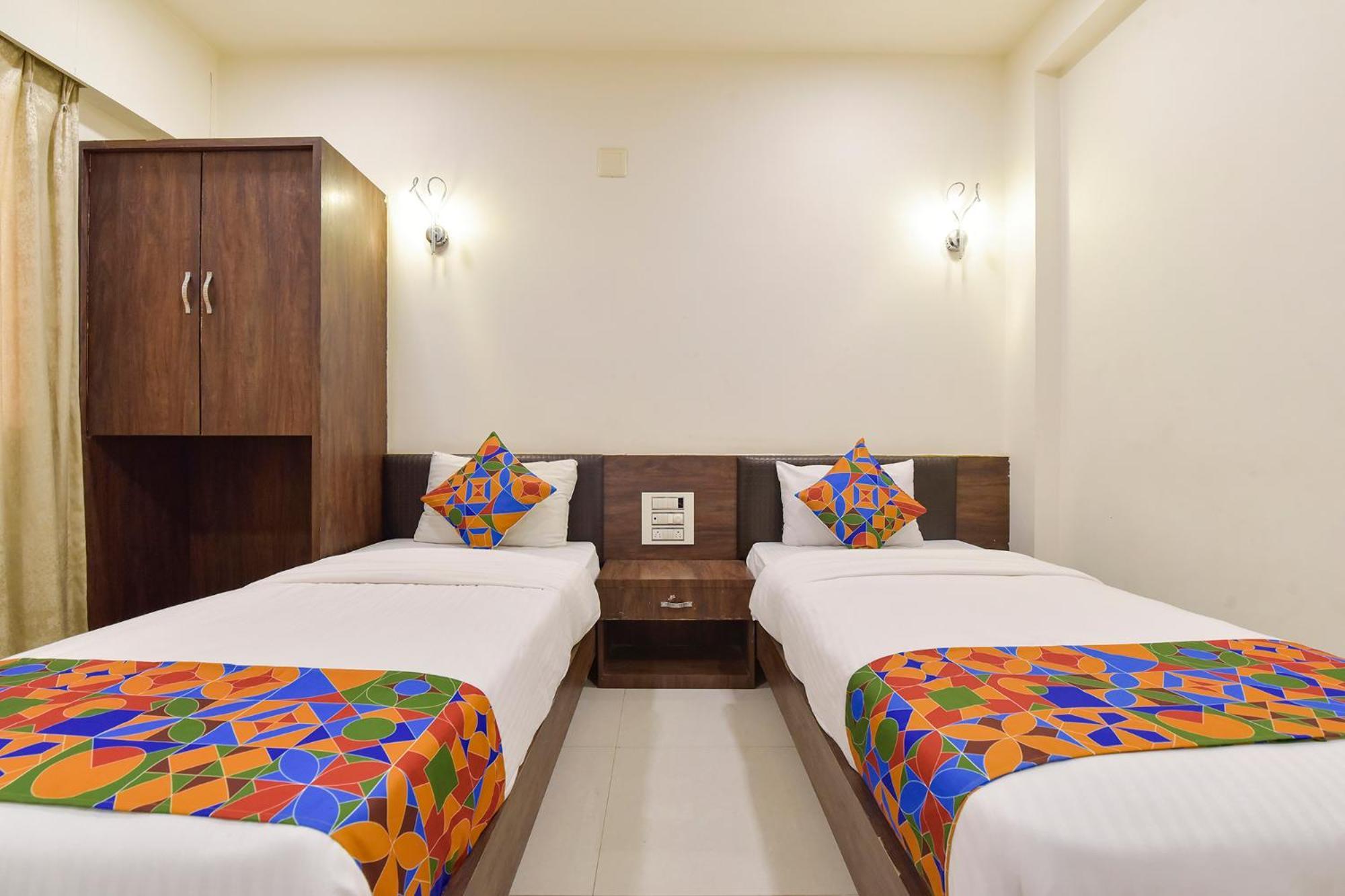 Fabhotel A1 Plaza Ахмедабад Екстериор снимка