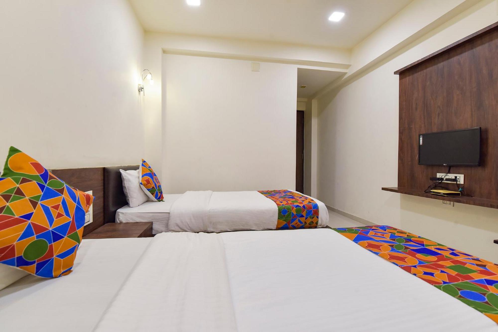 Fabhotel A1 Plaza Ахмедабад Екстериор снимка