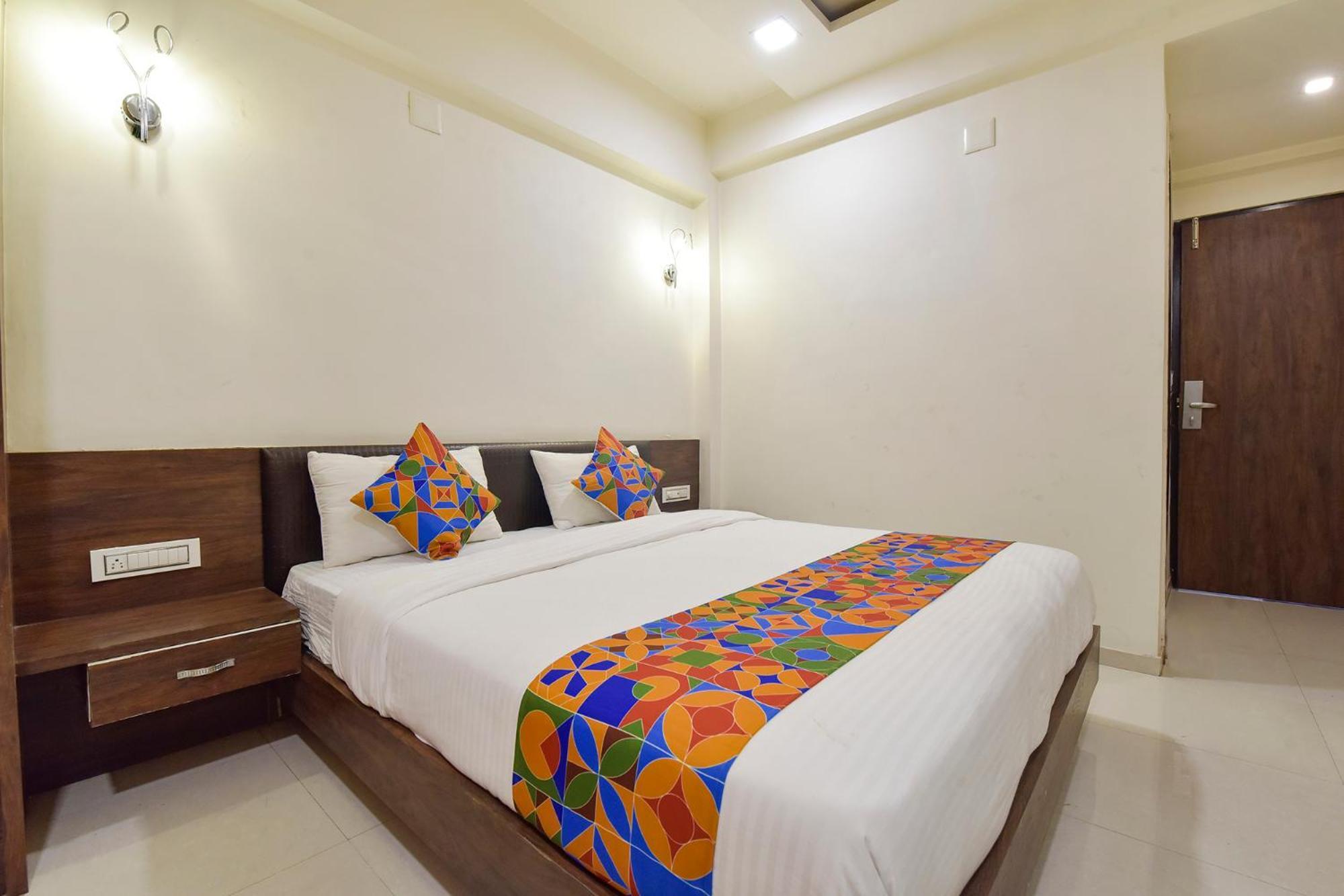 Fabhotel A1 Plaza Ахмедабад Екстериор снимка