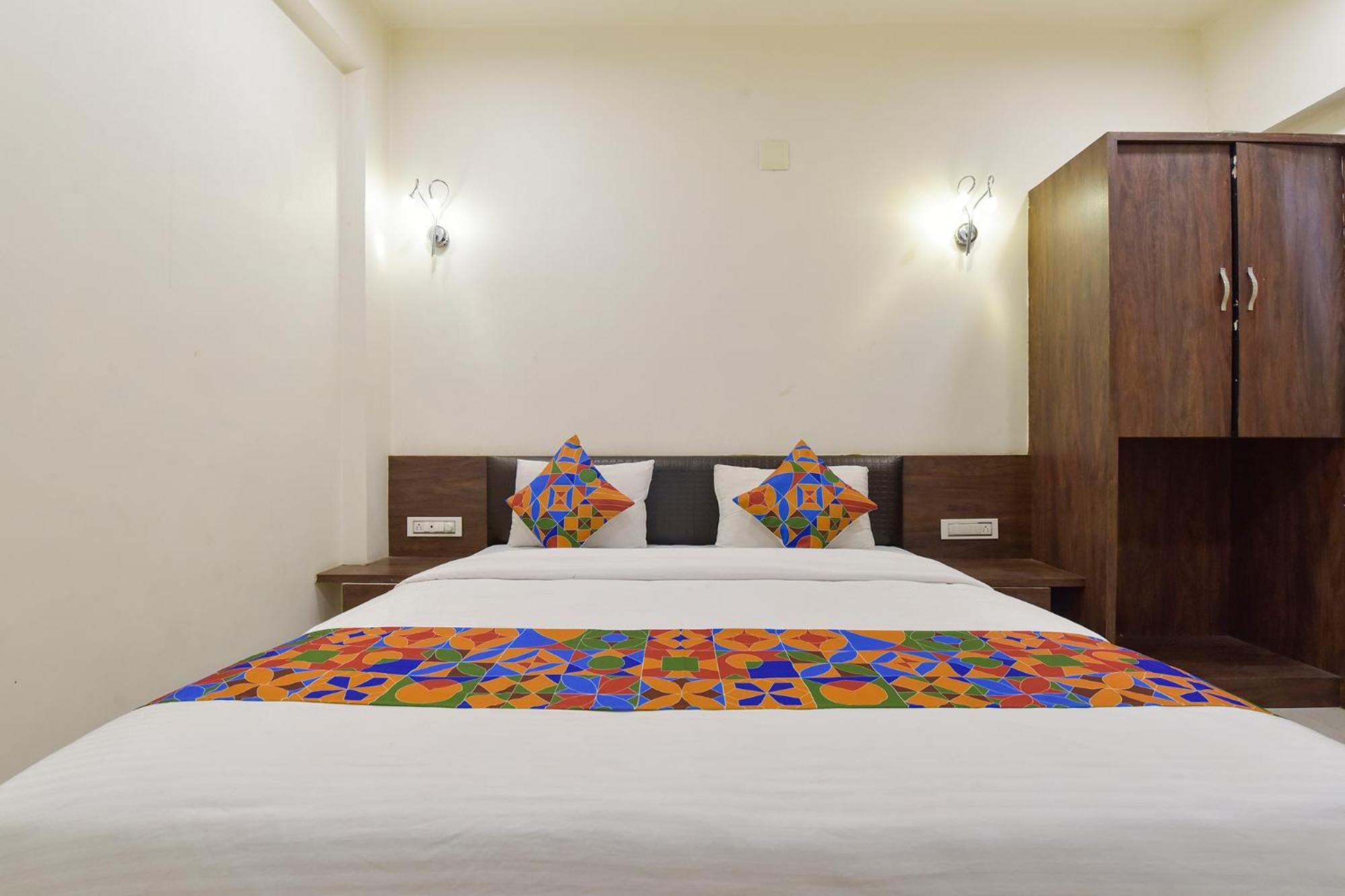 Fabhotel A1 Plaza Ахмедабад Екстериор снимка