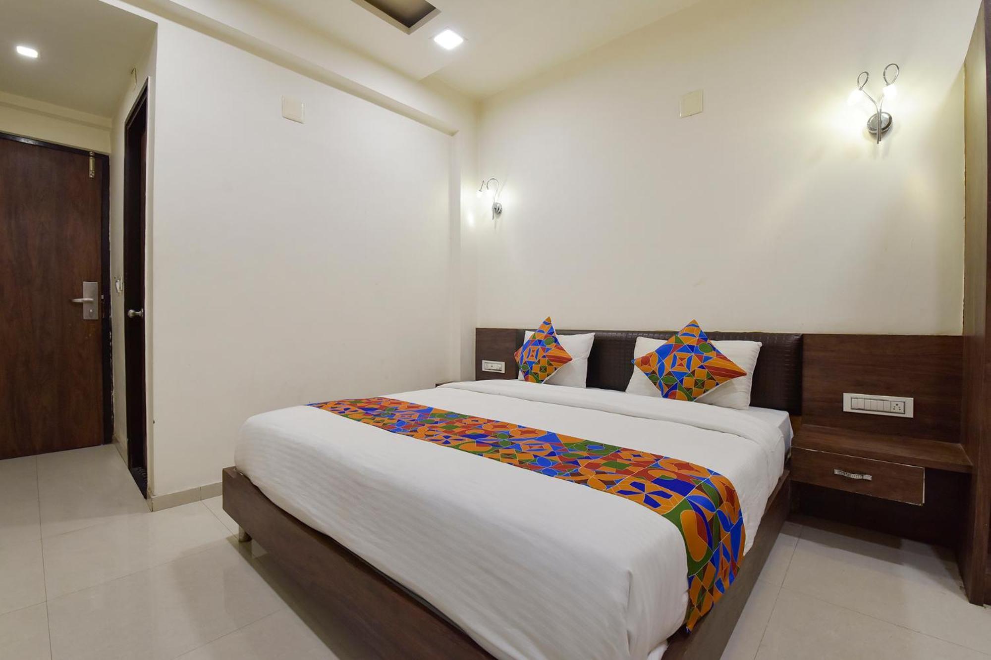 Fabhotel A1 Plaza Ахмедабад Екстериор снимка