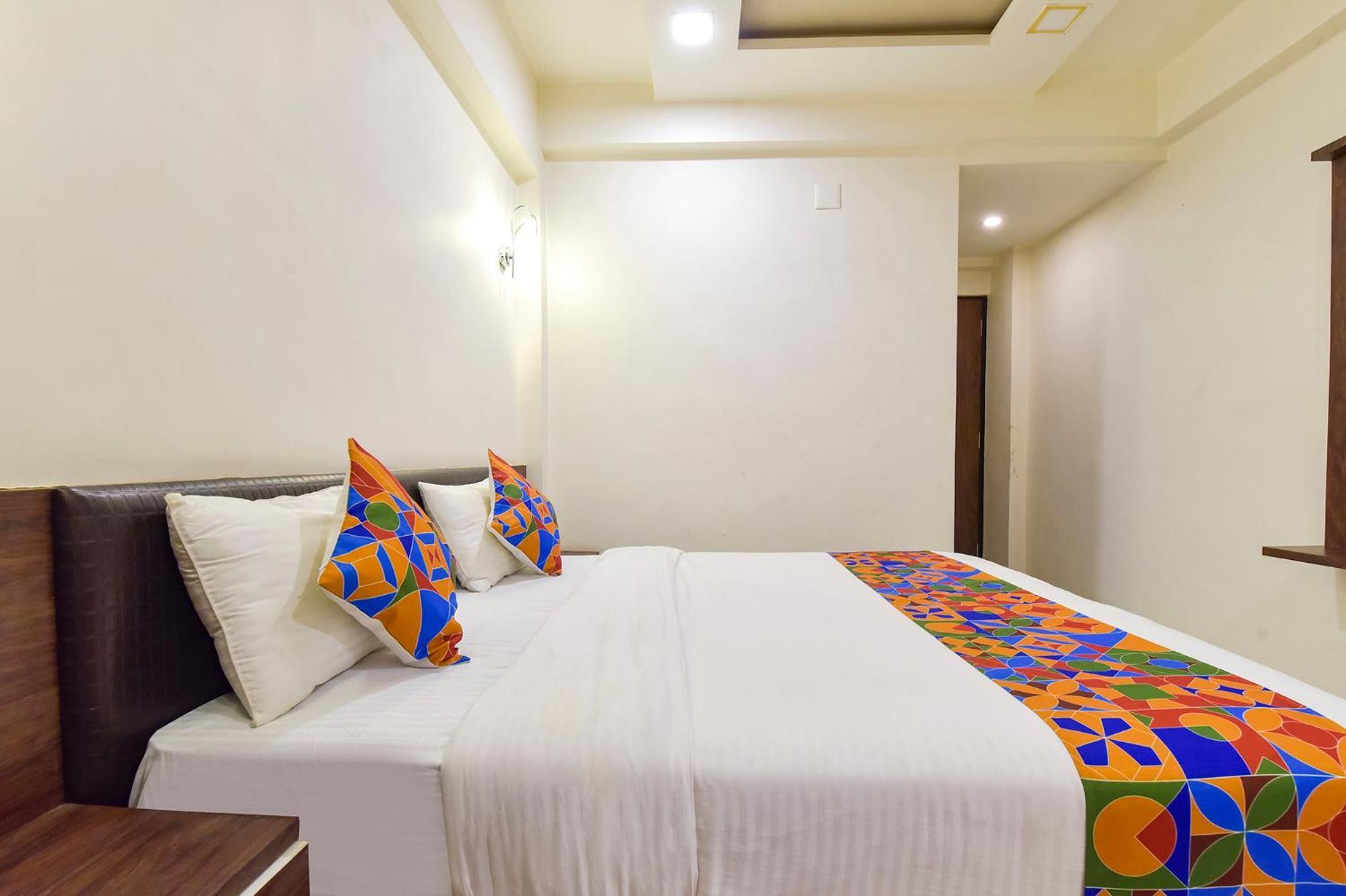 Fabhotel A1 Plaza Ахмедабад Екстериор снимка